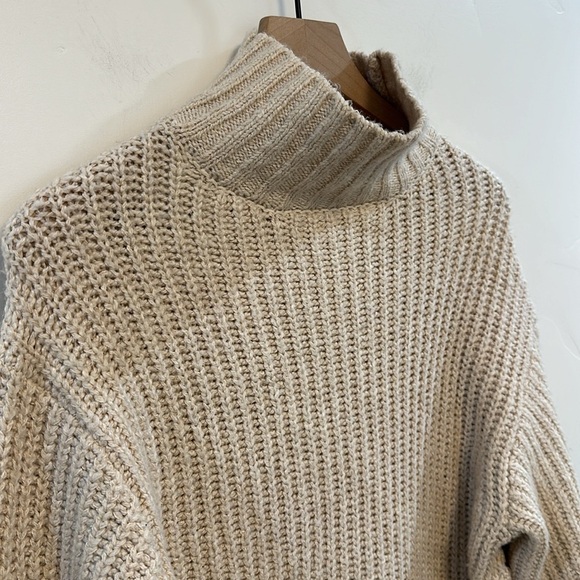 ANTHROPOLOGIE - MAEVE tan chunky knit the Dakota over size turtleneck sweater - Picture 6 of 11